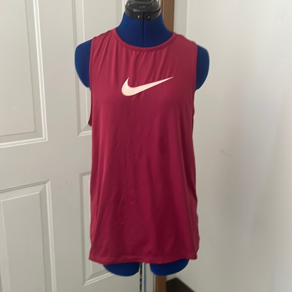 Nike pro workout top